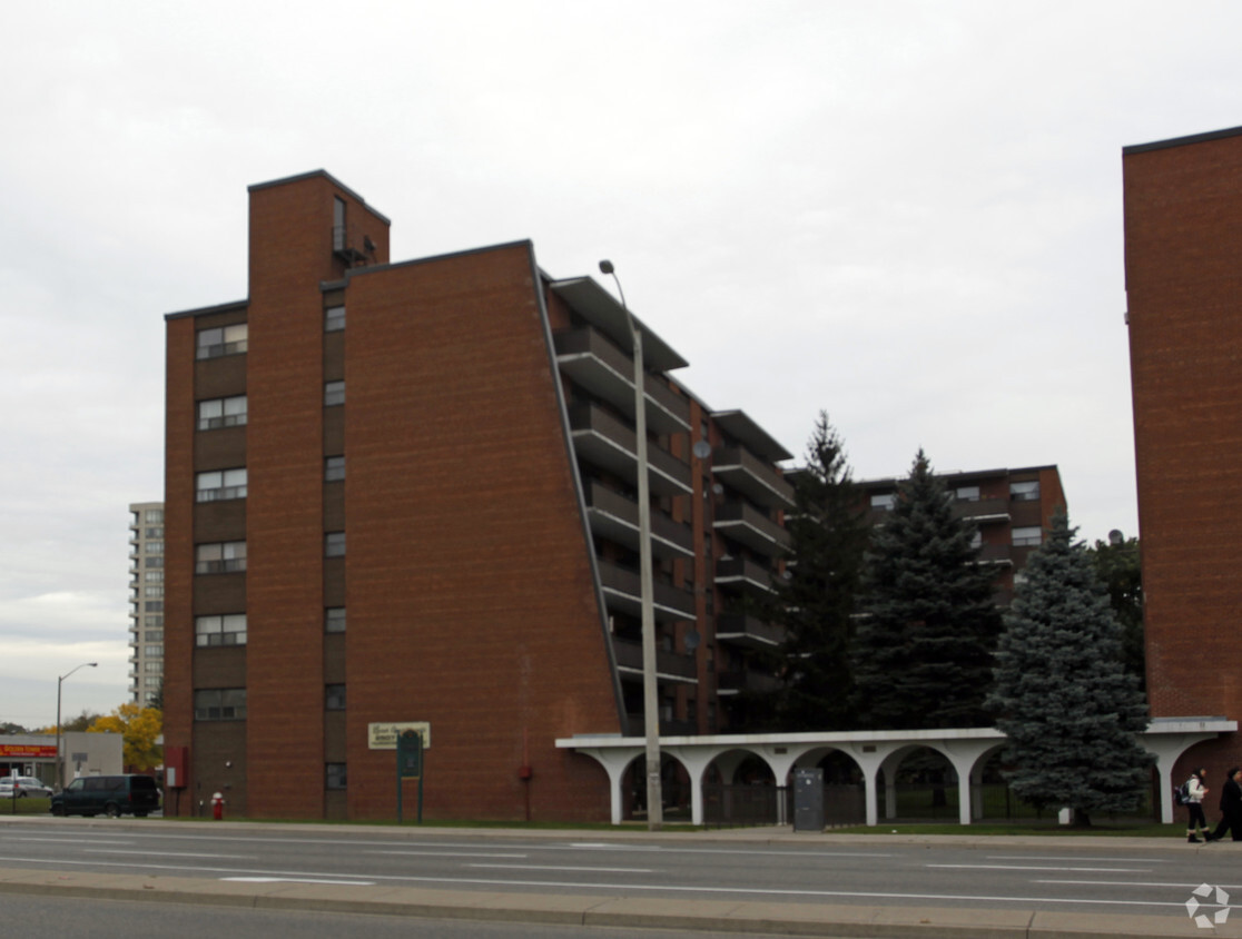 Building Photo - Hurontario