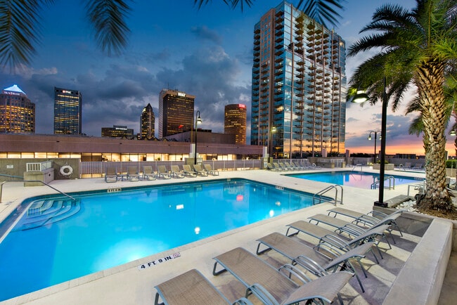 Pool deck with lounge chairs - Element