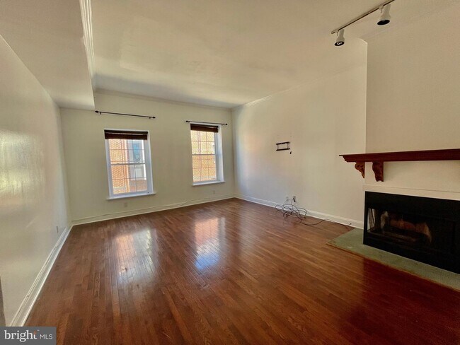 Building Photo - 822 N Ringgold St