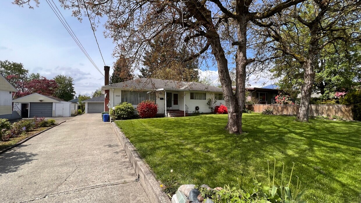 Primary Photo - 9737 Carleton St
