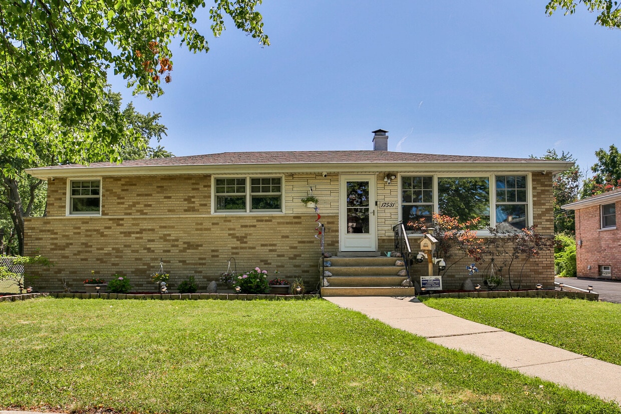 17531 70th Ct, Tinley Park, IL 60477 House Rental in Tinley Park, IL