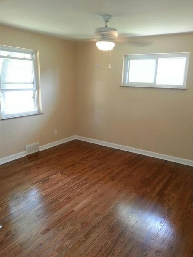 Master bedroom with private bathroom - 3876 Hopper Hill Rd