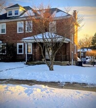 Building Photo - 830 Media St