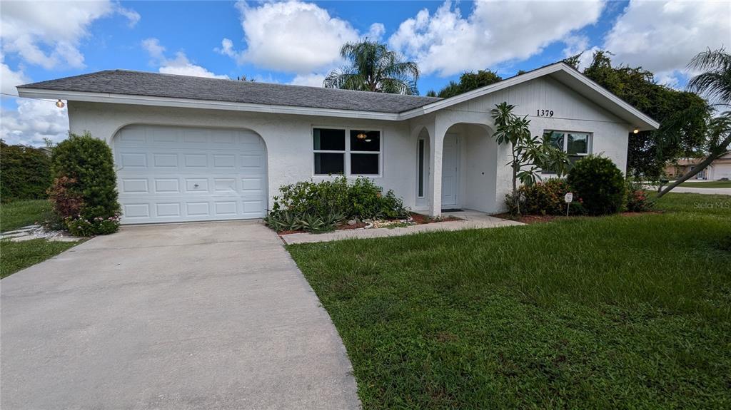 Foto principal - 1379 Yorkshire St