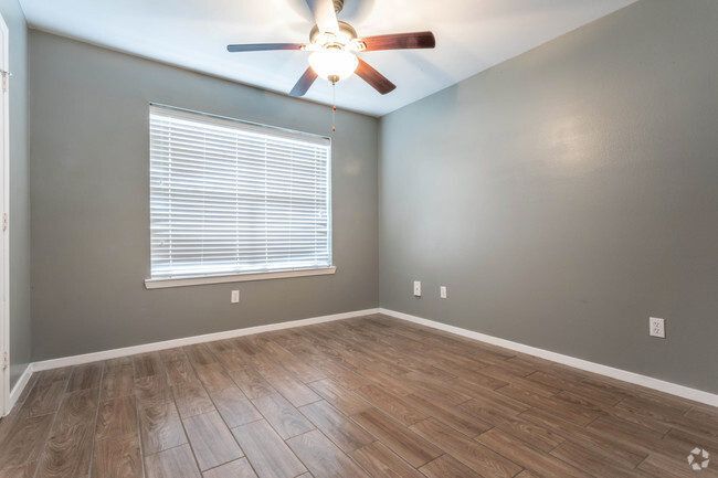 Bedroom - Pine Hollow Apartments