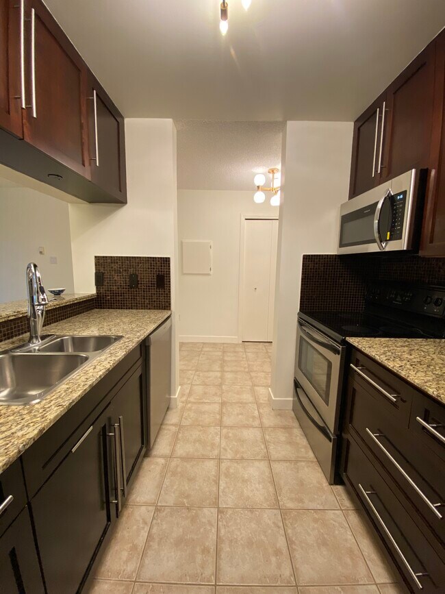 Photo du bâtiment - Spacious 1 Bedroom Main Floor Unit at Aurora at Chinook – Kingsland