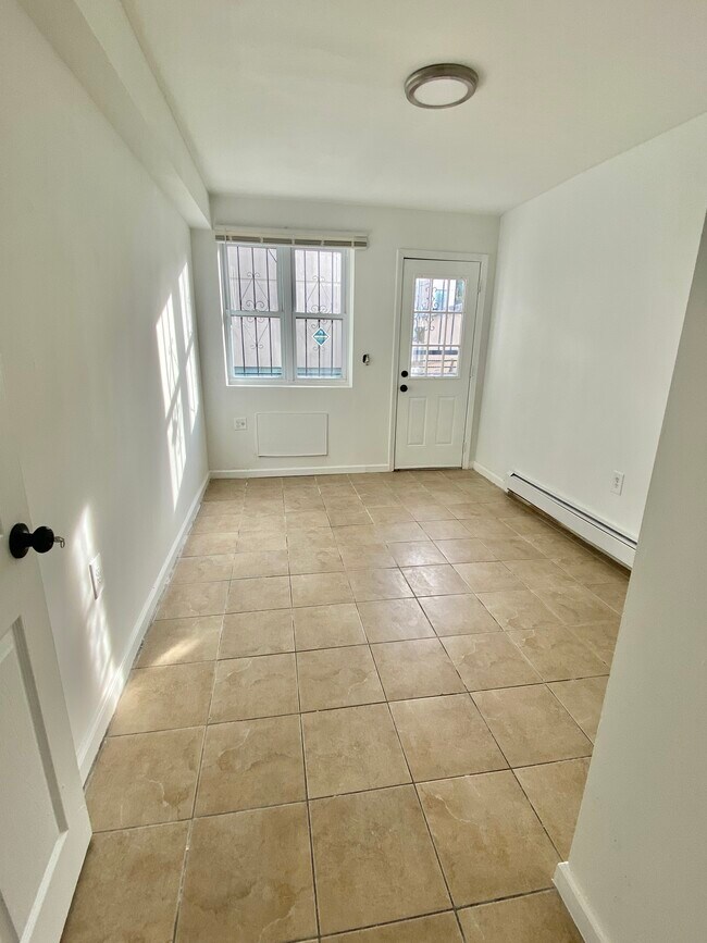 Foto del edificio - 796 E 165th St