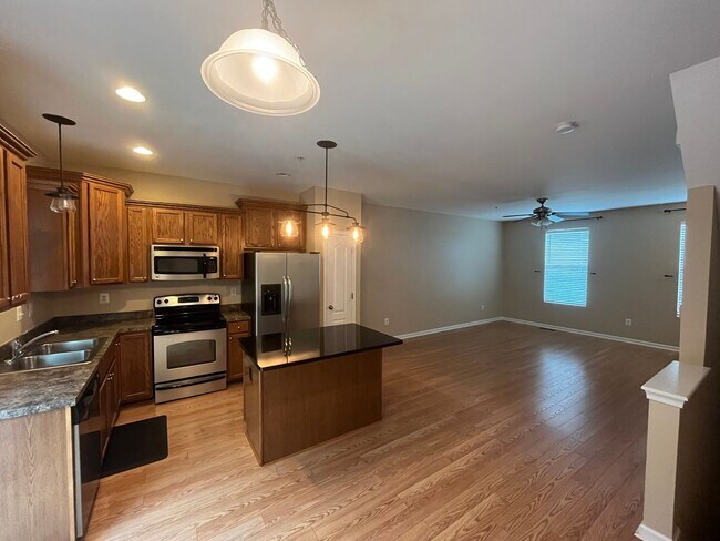 Foto del edificio - Lovely Newly Constructed 2 BR/2.5 BA Townh...