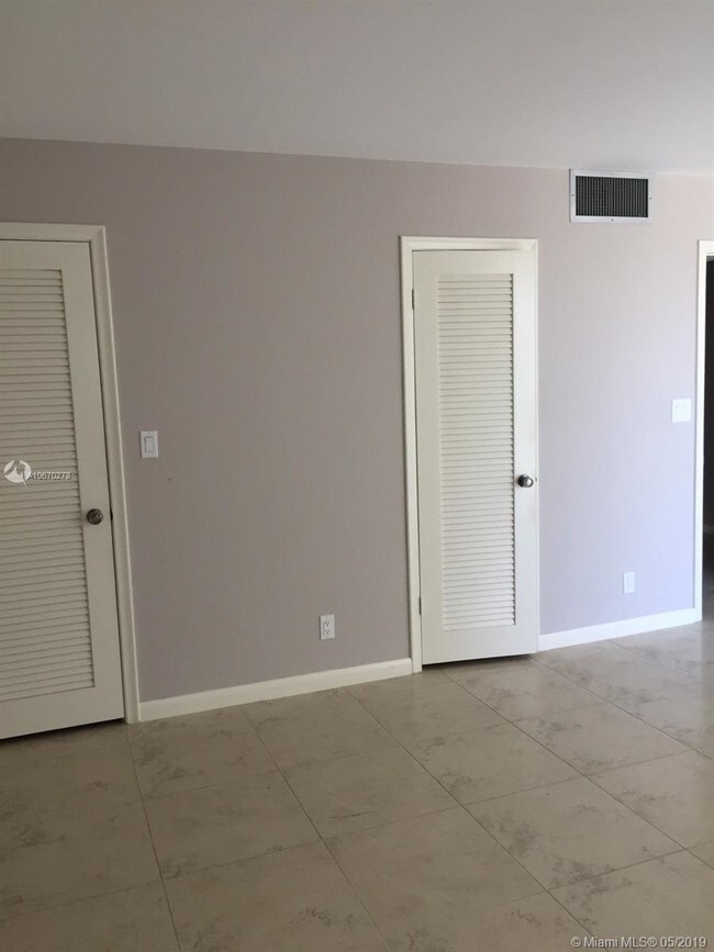 Foto del edificio - 2614 NE 10th St