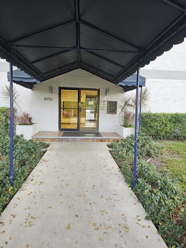 Foto del edificio - 8950 NE 8th Ave
