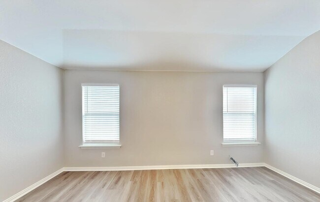 Foto del edificio - FOR RENT READY TO MOVE IN