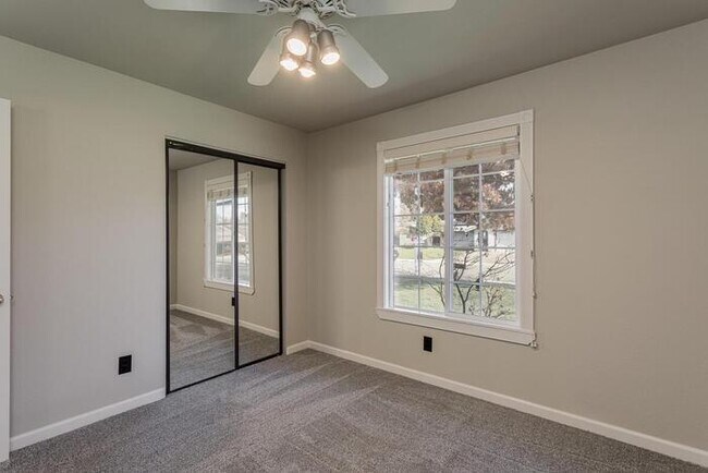 Building Photo - 6815 Coventry Dr