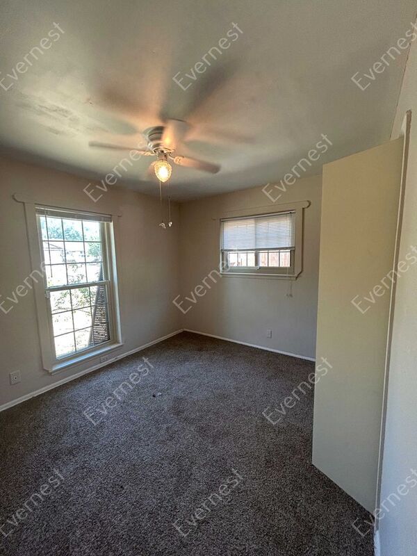 Building Photo - 6614 Shady Lake Dr