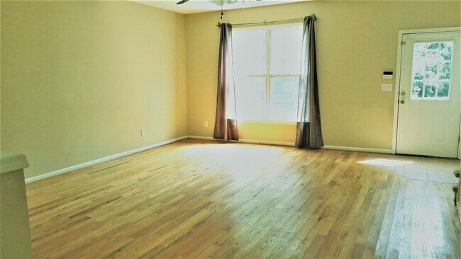 Vivir con chimenea - 4645 Valais Ct