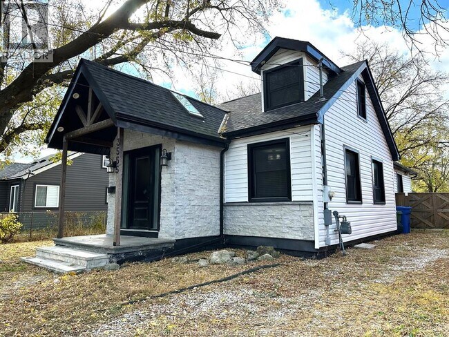 Building Photo - 3555 Howard Ave