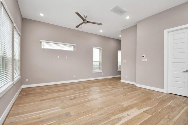 Building Photo - 305 Chobani Ln