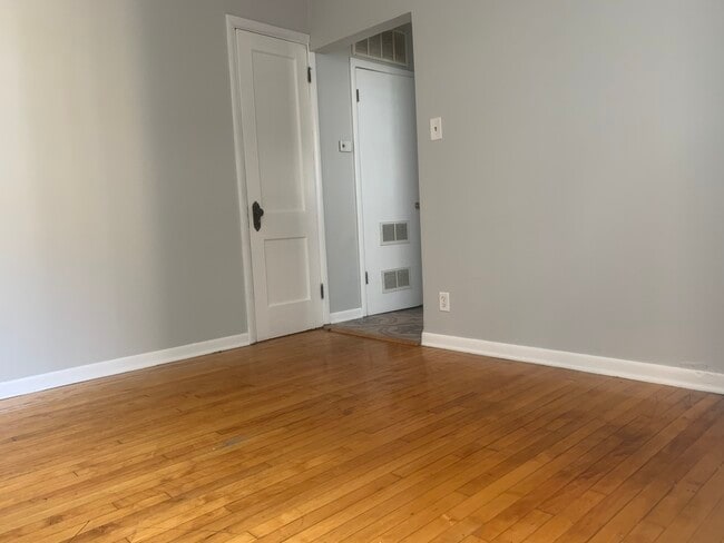 Building Photo - 1424 N Maplewood Ave