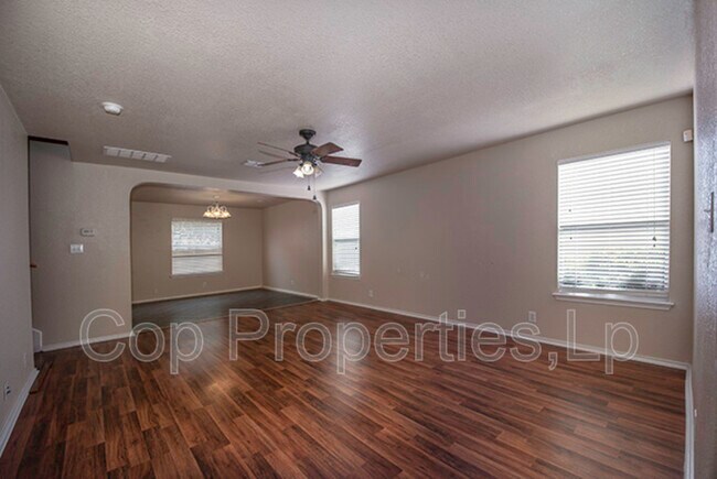 Foto del edificio - 518 Reba