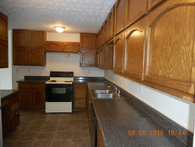 kitchen - 963 Lake Dr