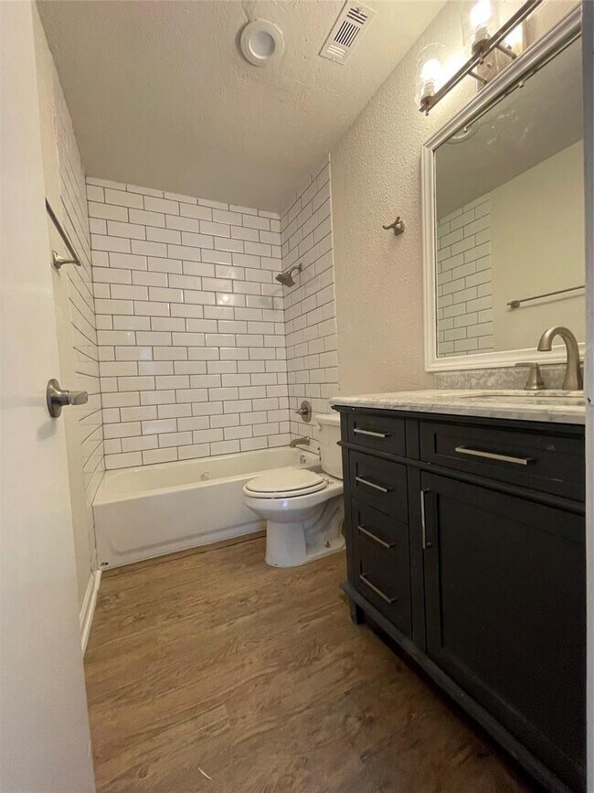 Foto del edificio - 8806 Schick Rd