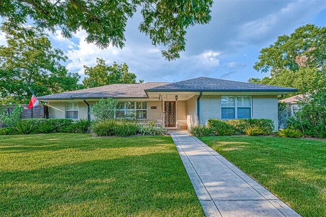 Building Photo - 4850 Briarbend Dr