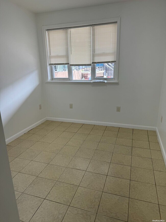 Building Photo - 901 Brinsmade Ave