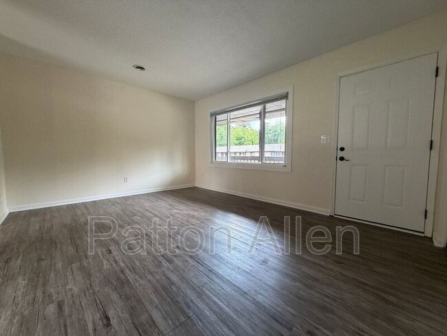 Foto del edificio - 28 Dawnwood Cir