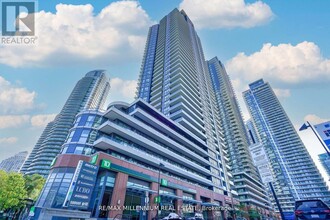 Building Photo - 2212 Lake Shore Blvd W