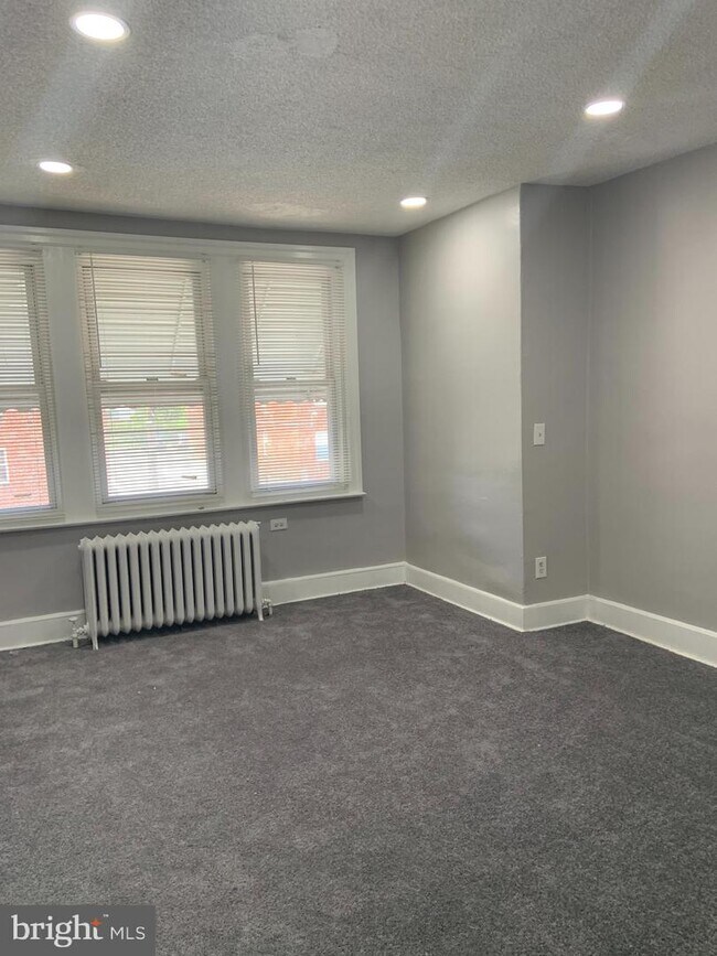 Building Photo - 6313 Bingham St