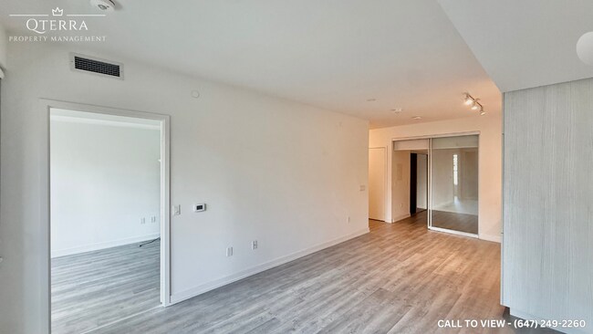 Building Photo - 158 Front St E