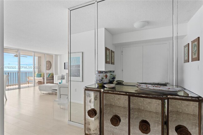 Building Photo - 881 Ocean Dr