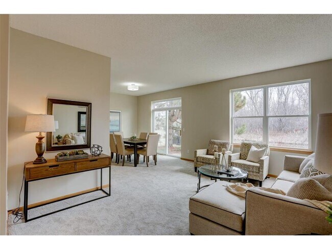 Foto del edificio - 9008 Comstock Ln N