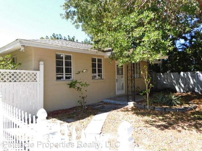 Building Photo - 2 br, 1 bath House - 3919 Royal Palm Ave.