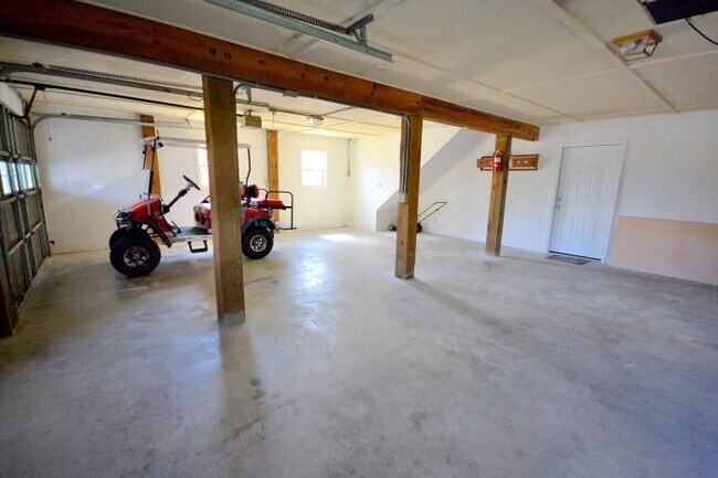 Building Photo - 7 bedroom in Kure Beach NC 28449