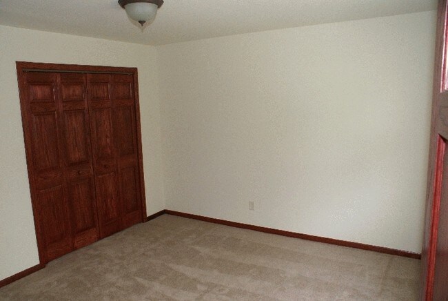 Building Photo - 1717 River View Ave