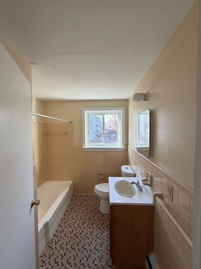 Building Photo - 132-134-134 Adelaide St