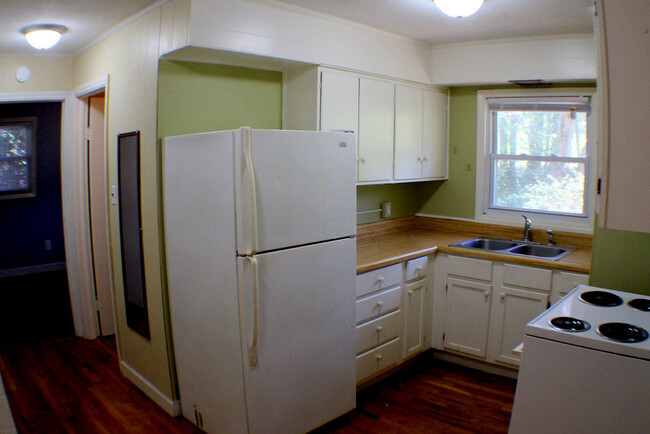 Building Photo - One bed one bath apartment