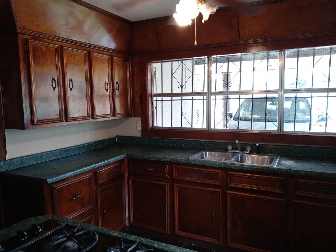 Foto principal - 614 Carlson St