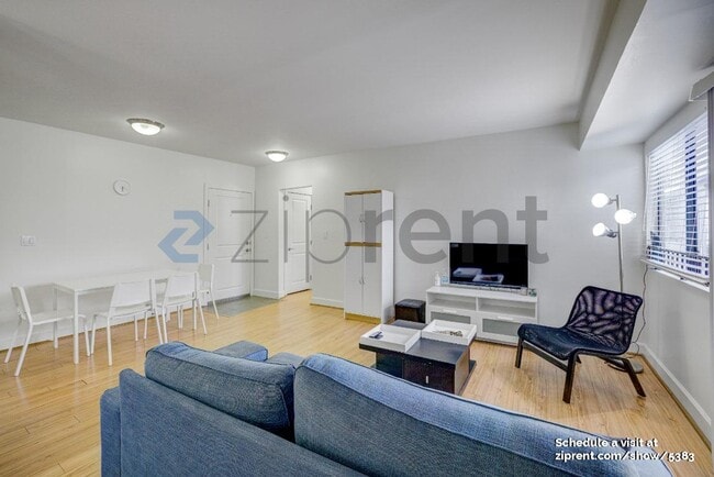 Building Photo - 10982 Roebling Ave