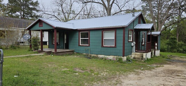 Building Photo - 305 5th Ave