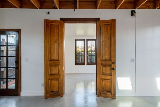 Building Photo - 2019 18th St