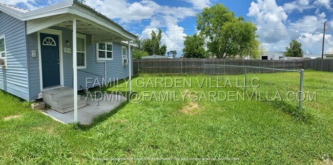 Building Photo - 1836A Ridgefield Ave