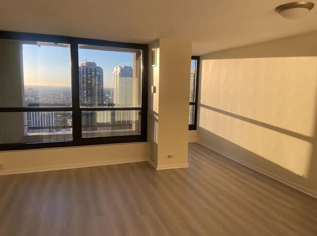Foto del edificio - 1030 N State St