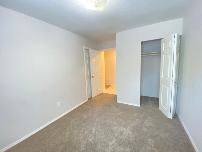 Building Photo - 315 Hecate St