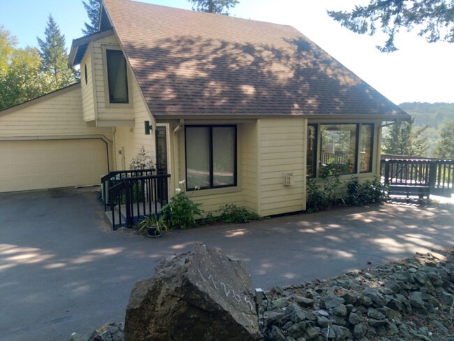 Building Photo - 17265 Mountain Dr