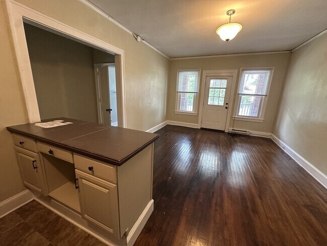 Building Photo - Great Studio Apartment in Downtown Mooresville!