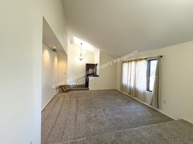Building Photo - 840 Blue Ridge Dr