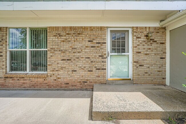 Photo - 122 Crawford Cir House