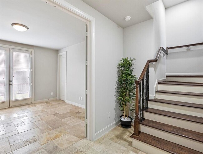 Building Photo - 10913 Upland Park