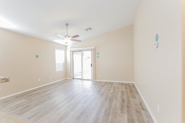 Foto del edificio - 10859 W Windsor Ave